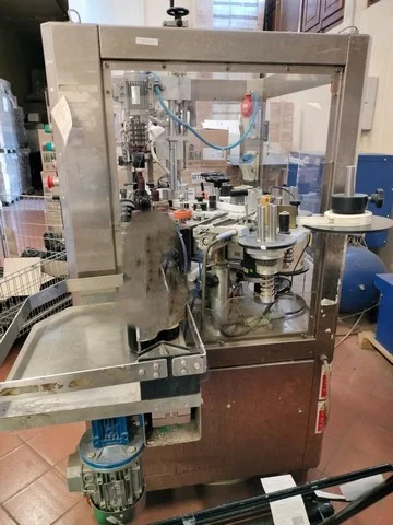 OMB capsulatrice with labeller